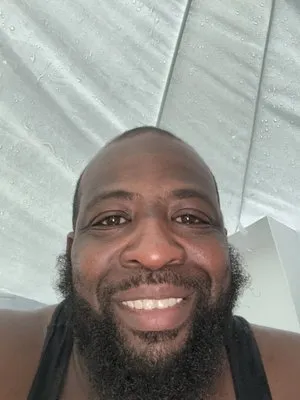 Simmons Handyman And Lawn Services Logo