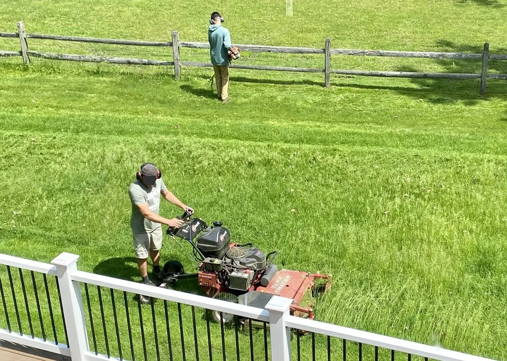 Local landscaping services experts serving PITTSBURGH, PA - Simmons Landscaping