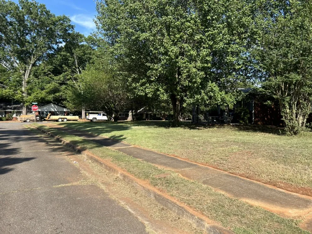 Local yard cleanup service in Charlotte, NC - Simmons Lawn Care Solutions