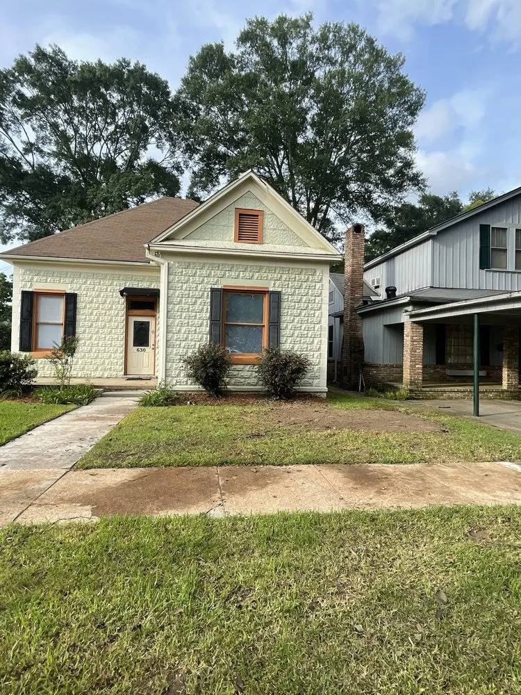 Top-rated lawn mowing service for beautiful yards in Summit, MS by Simmons Tree Service