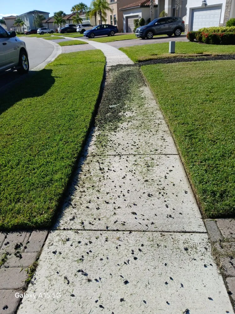 Affordable garden landscaping in Fort Pierce, FL by Simmo's Lawn & Garden Care