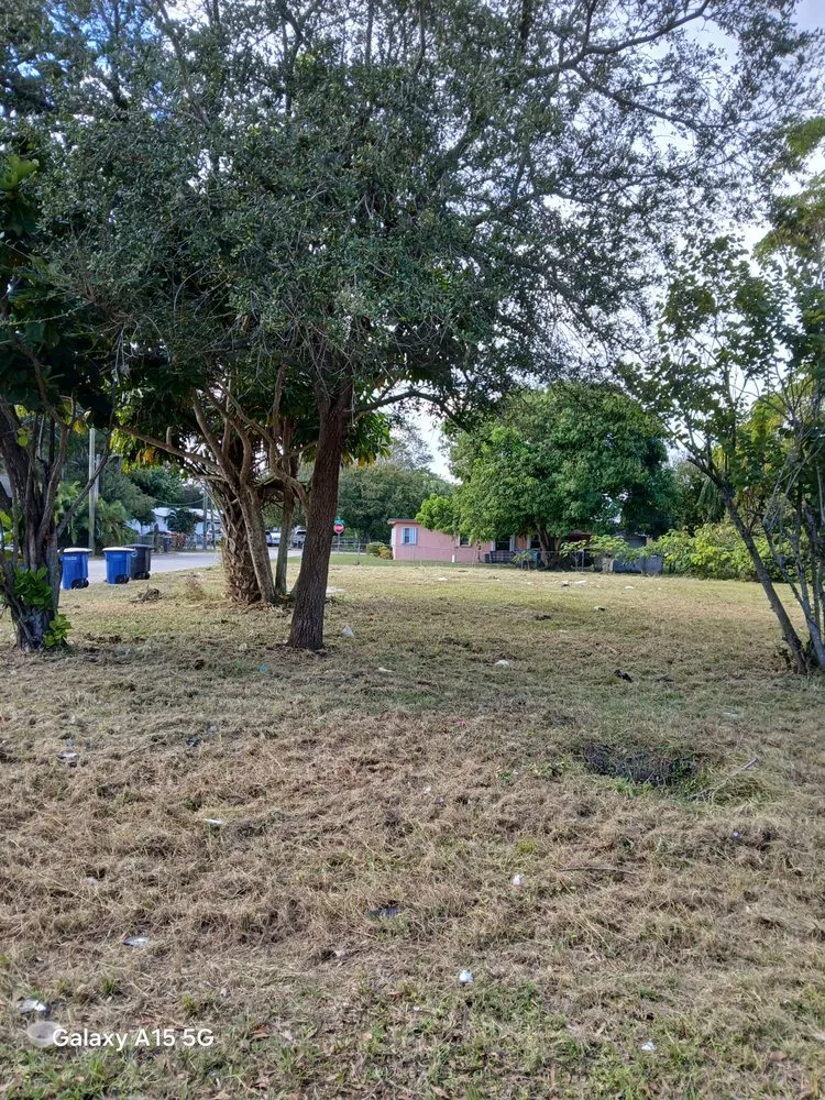 Trusted outdoor landscaping in Fort Pierce, FL by Simmo's Lawn & Garden Care