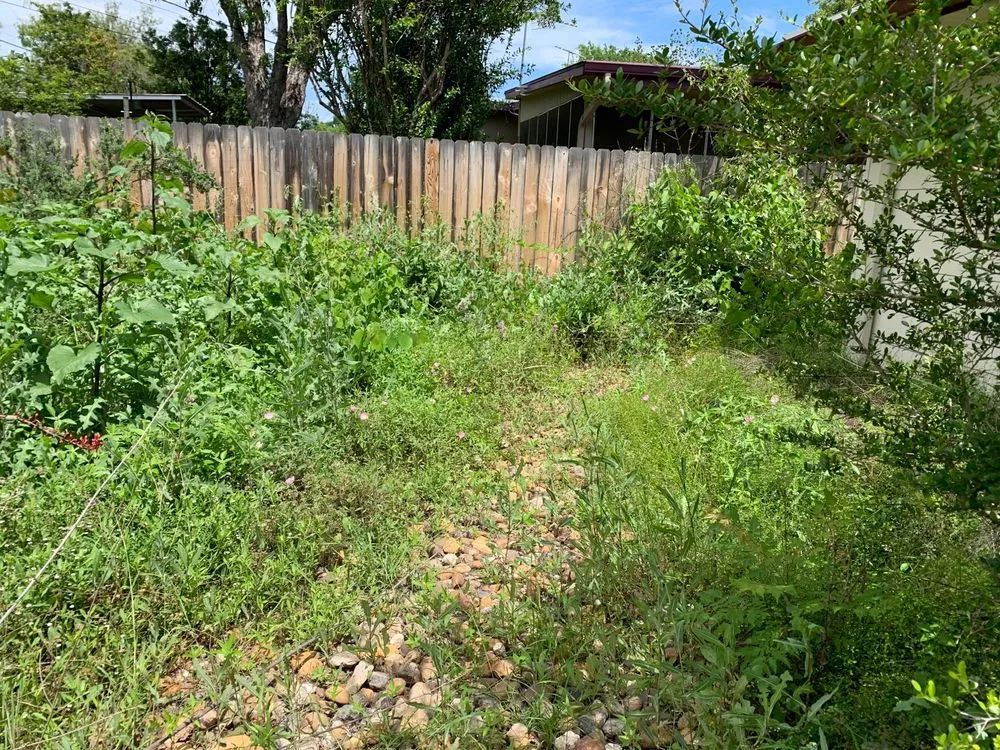 Reliable residential landscaping for residential properties in Live Oak, TX by Simon Does