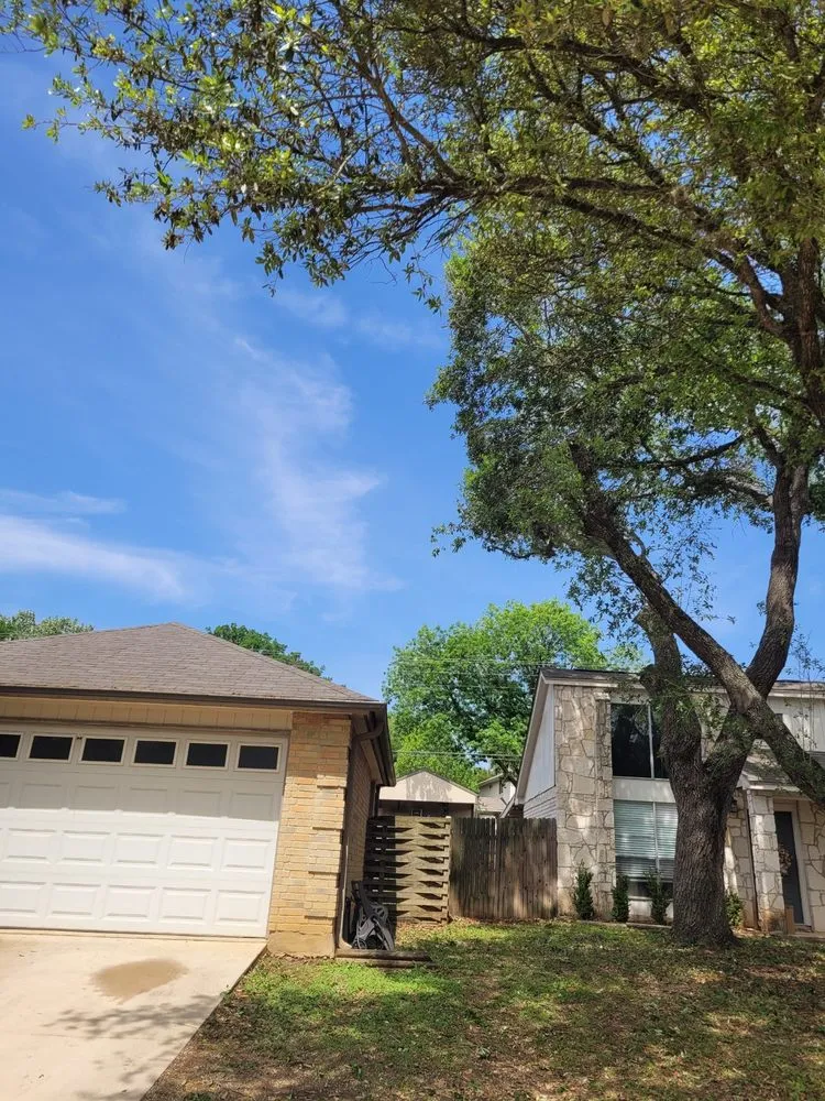 Trusted lawn mowing service in Live Oak, TX by Simon Does