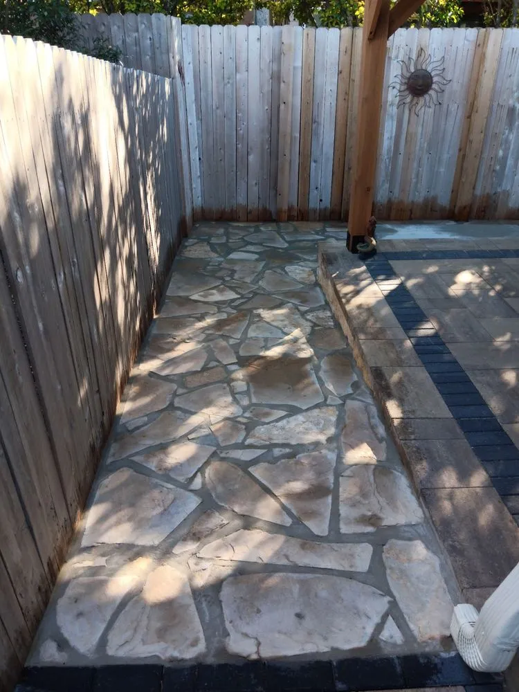 Local lawn care service experts serving Live Oak, TX - Simon Does