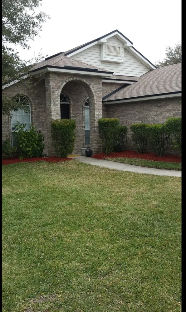 Trusted yard cleanup service for beautiful yards in Jacksonville, FL by Simon Says Landscaping