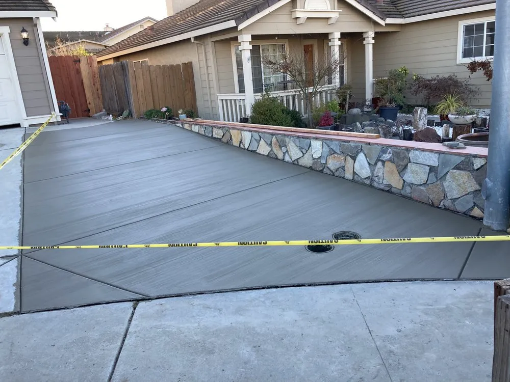 Custom outdoor landscaping near you in Los Banos, CA by Simon’s Landscape & Maintenance