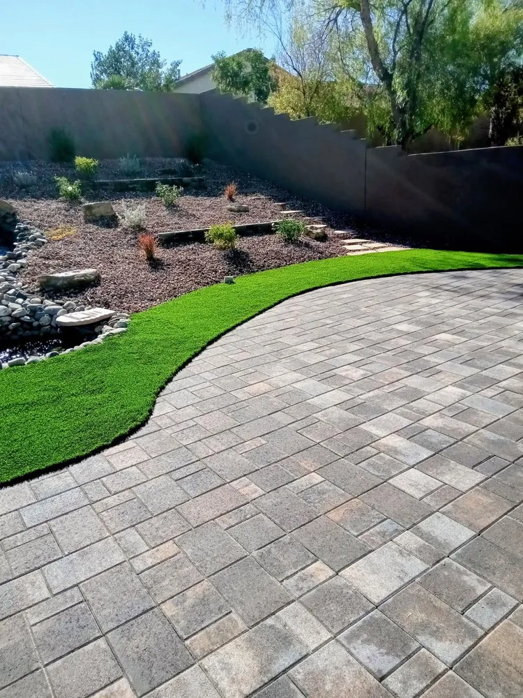 Professional lawn mowing service in Maryville, TN by Simon’s lawn care