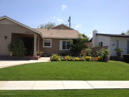 Simon's Lawn Services Logo