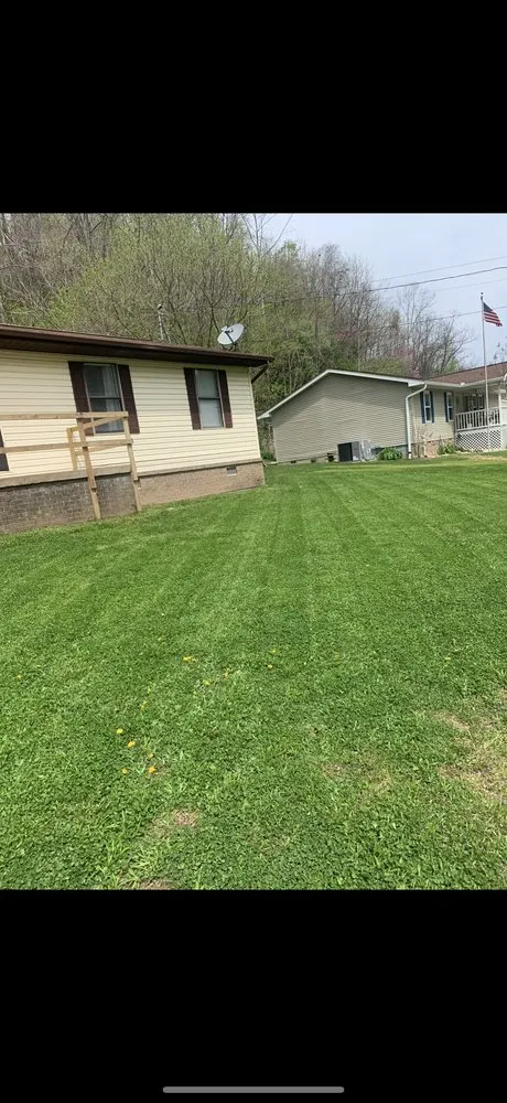 Professional garden landscaping experts serving Huntington, WV - Simple Lines