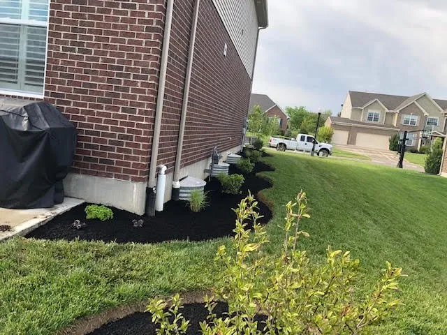 Expert lawn mowing service experts serving Middletown, OH - Simplicity Lawn and Landscaping