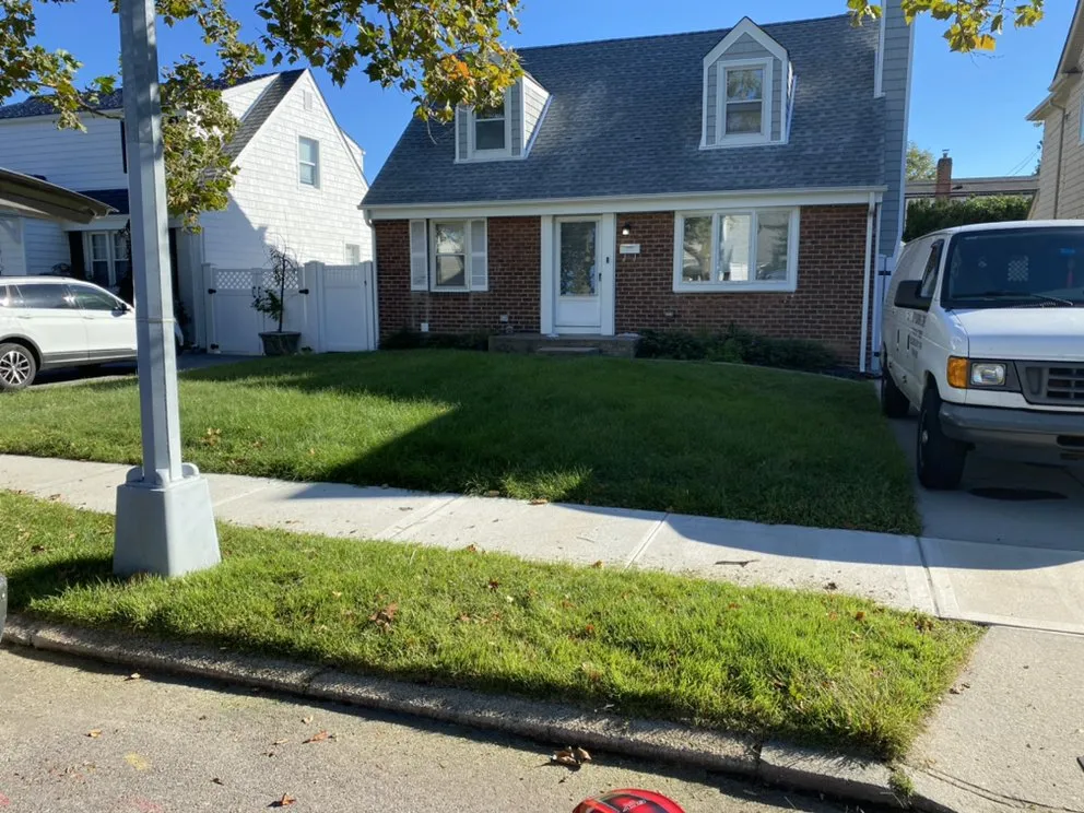 Top-rated lawn mowing service in New York, NY - Simply Chores