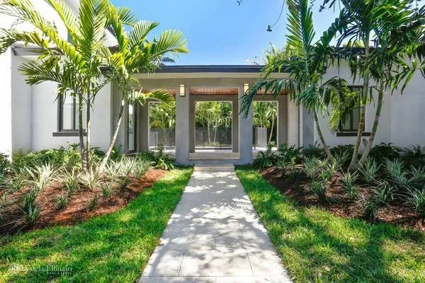 Reliable outdoor landscaping for homes across Miami, FL - Simply Landscapes