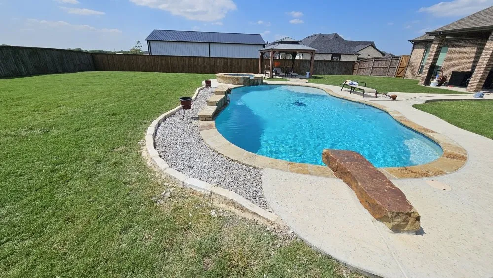 Professional garden landscaping experts serving Grand Prairie, TX - Simply Lawn Service