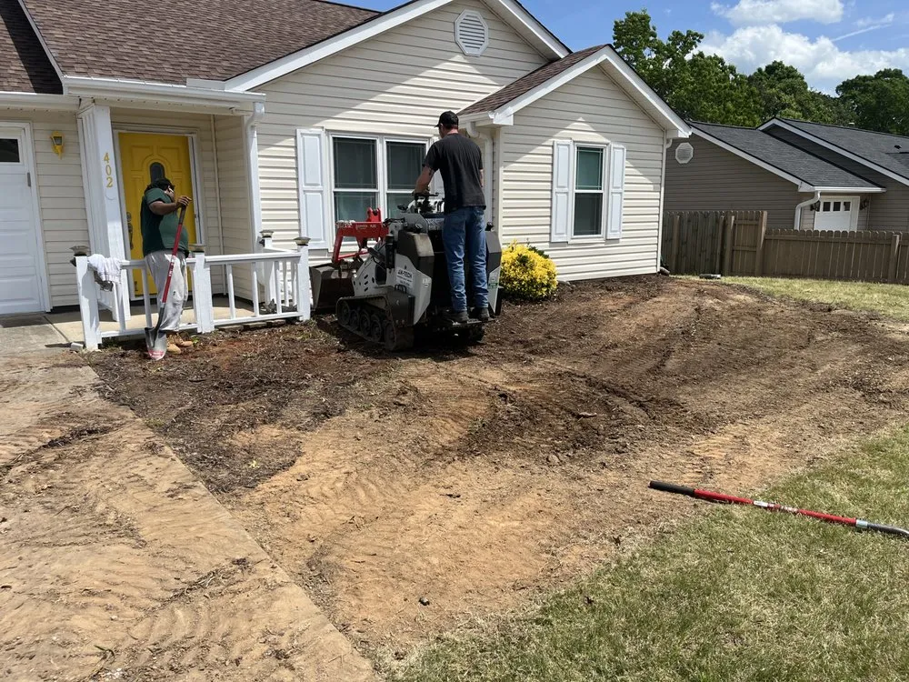 Expert yard cleanup service in Simpsonville, SC by Simpsonville Landscaping