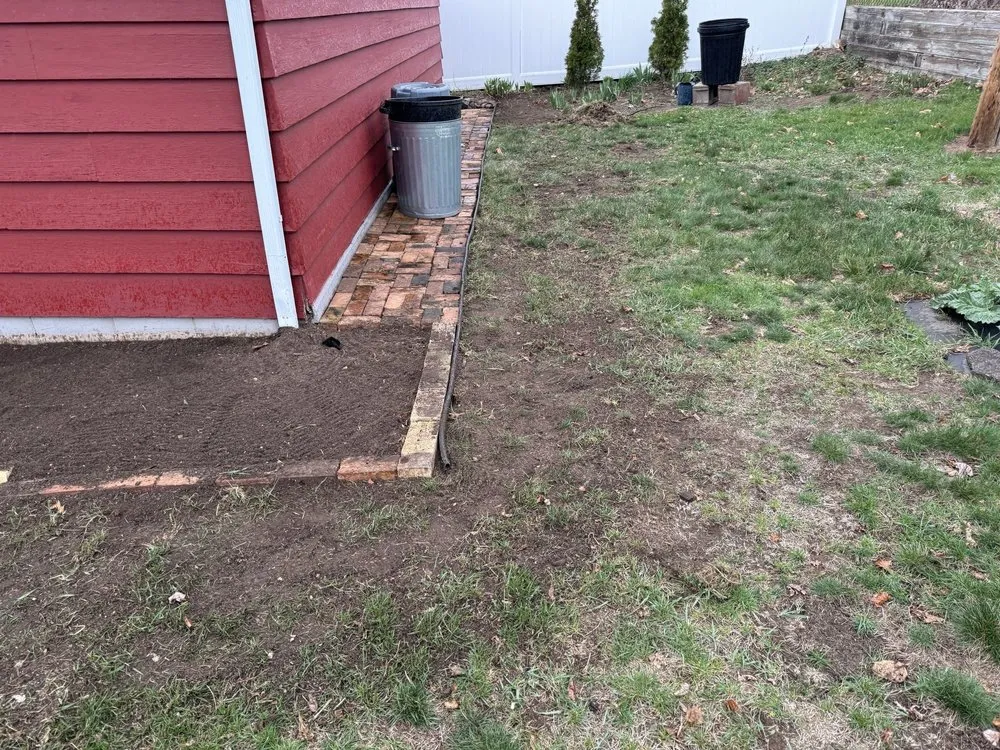 Local yard cleanup service for outdoor upgrades in Eau Claire, WI by Sin fronteras