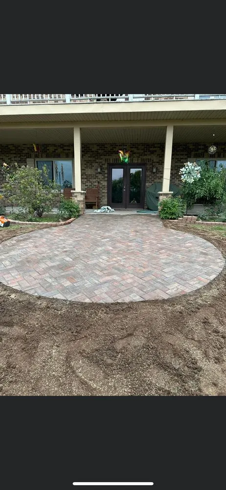 Expert yard cleanup service for beautiful yards in Eau Claire, WI by Sin fronteras