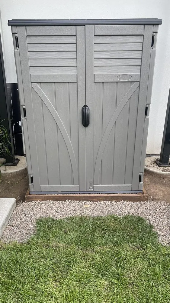 Professional yard cleanup service for year-round maintenance across Eau Claire, WI - Sin fronteras