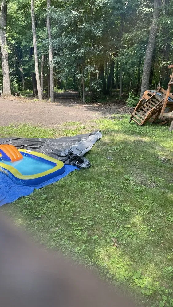 Affordable lawn mowing service in Eau Claire, WI by Sin fronteras