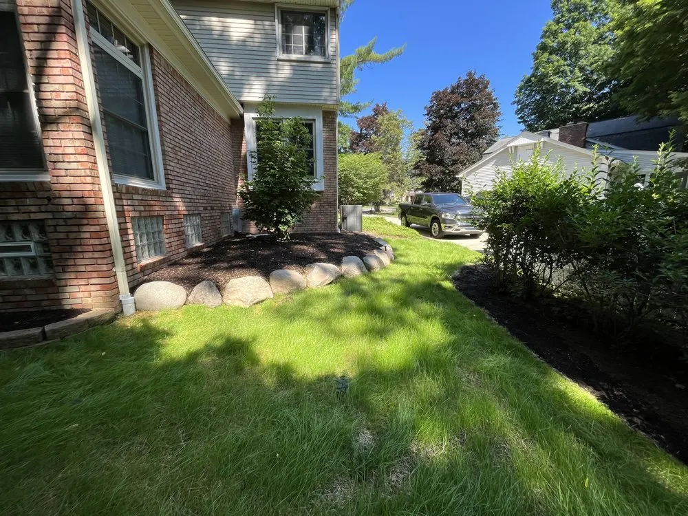 Affordable yard maintenance experts serving Shelby Township, MI - Sinacori Landscaping
