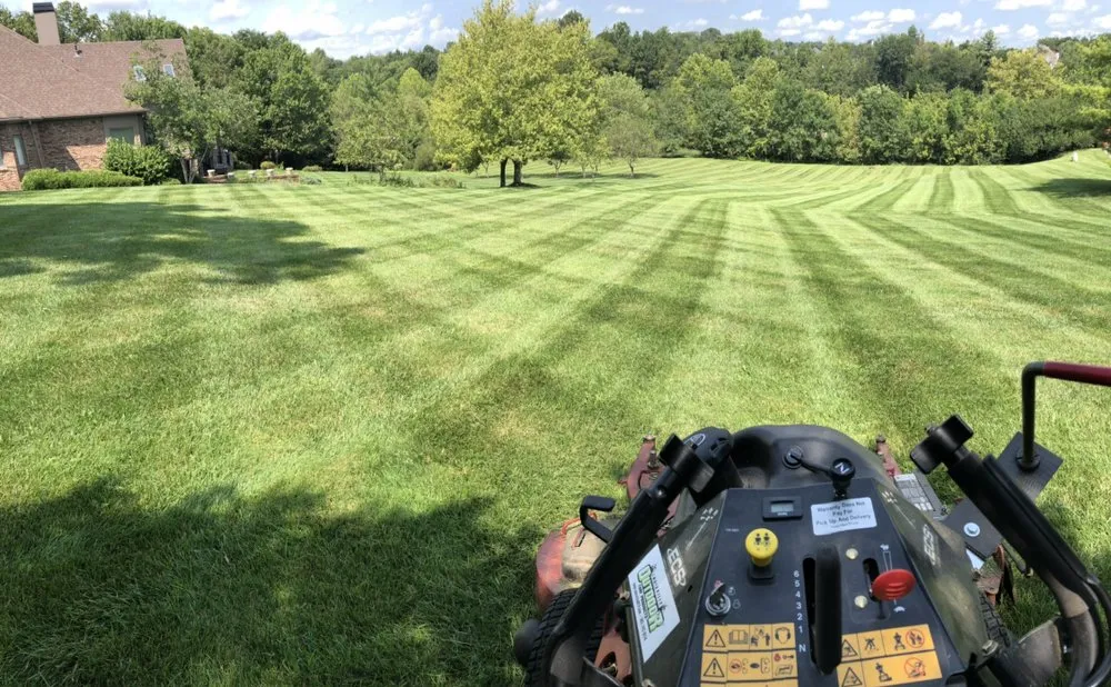 Top-rated lawn care service in Louisville, KY by Sinai lawn care