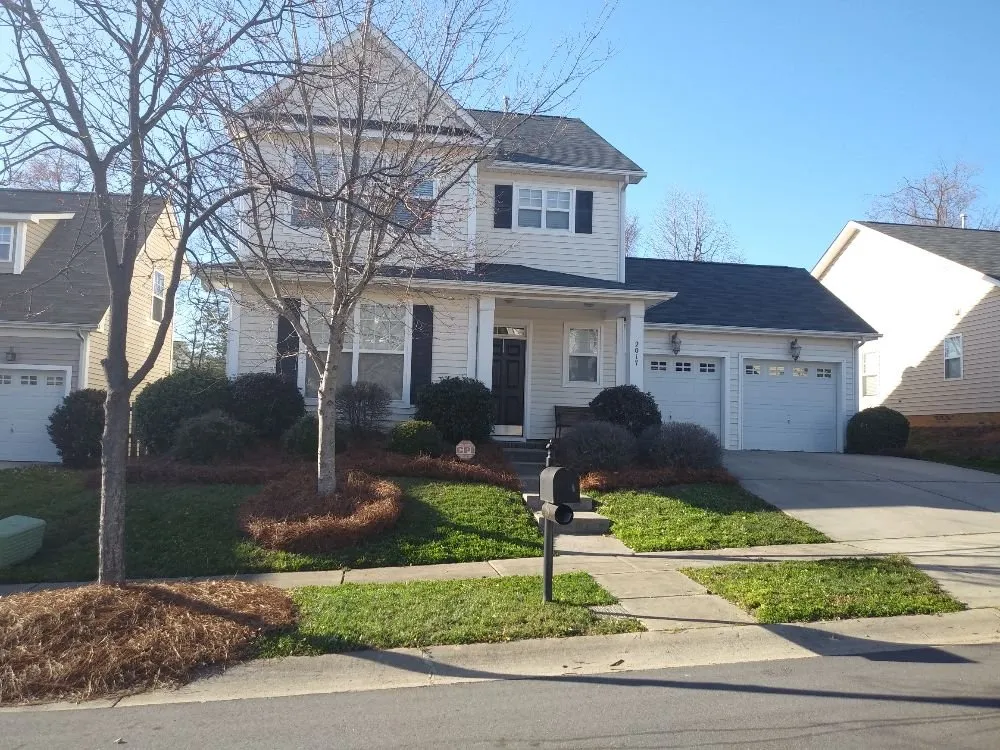 Local lawn care service experts serving Charlotte, NC - Sincere's Pineneedles