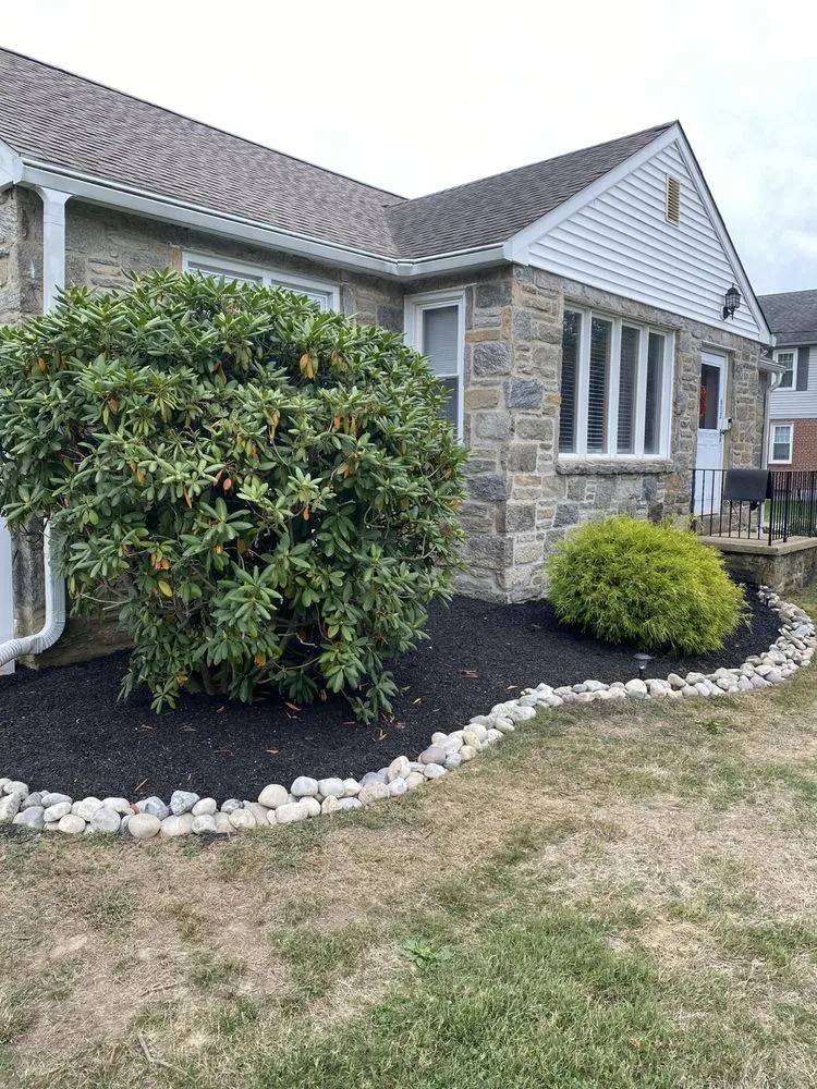 Expert lawn mowing service in Holmes, PA - Sinex Landscaping