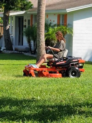 Singer Lawn Care Logo