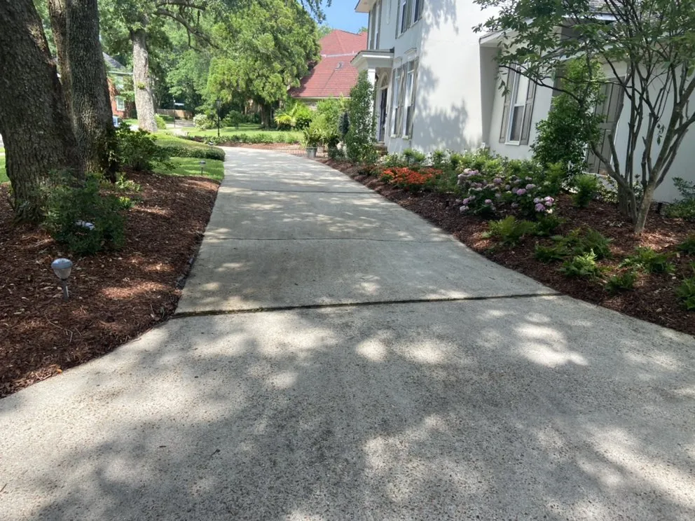 Affordable yard maintenance near you in Mobile, AL by Sion LawnCare