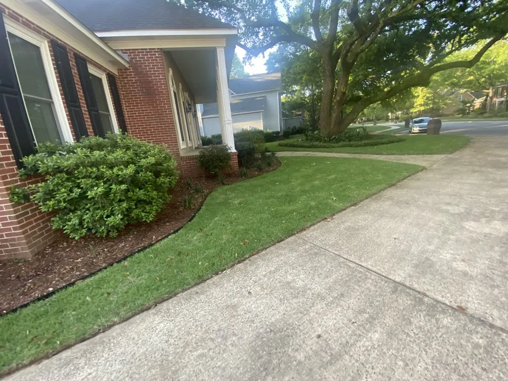 Top-rated landscaping services in Mobile, AL by Sion LawnCare