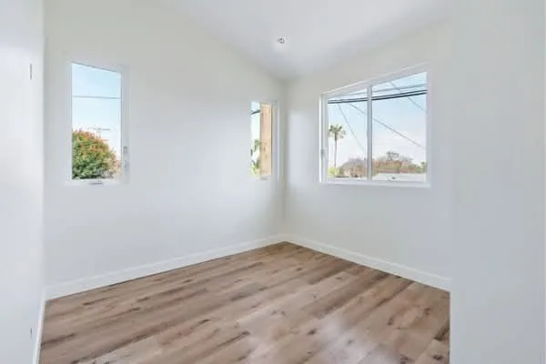 Affordable lawn care service experts serving Canoga Park, CA - Sire Energy Construction