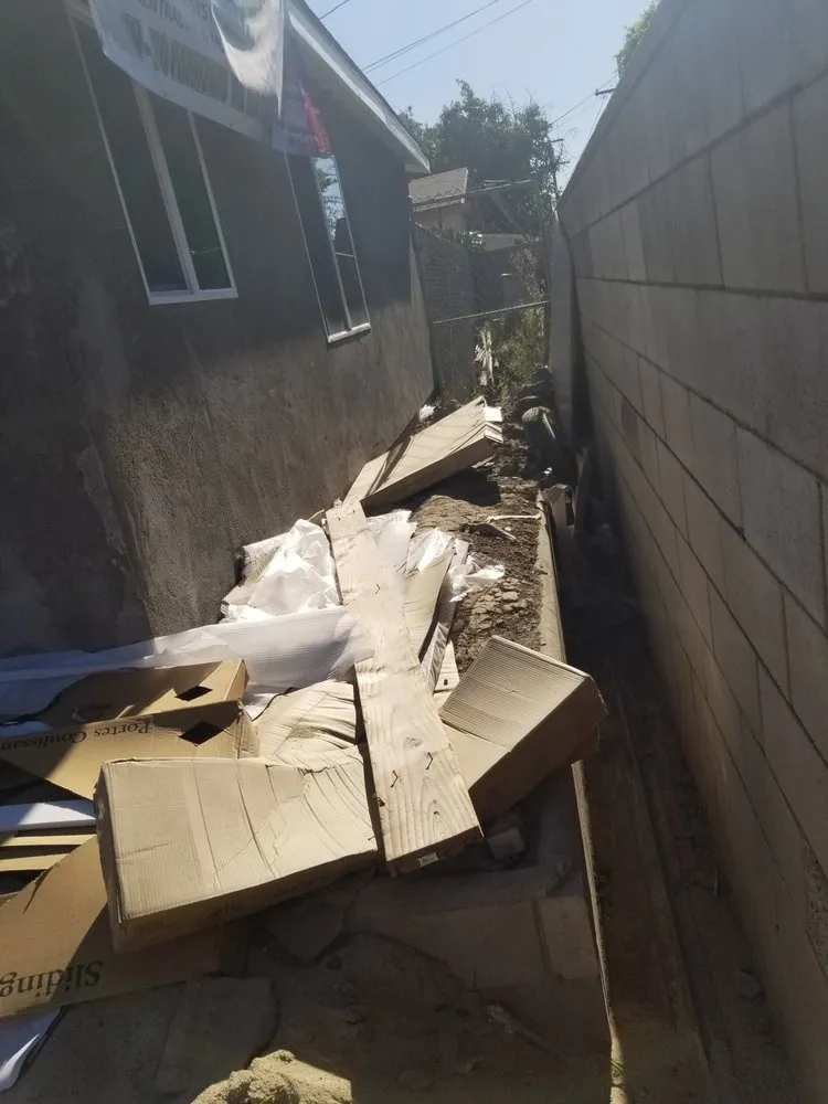 Professional yard cleanup service experts serving Canoga Park, CA - Sire Energy Construction