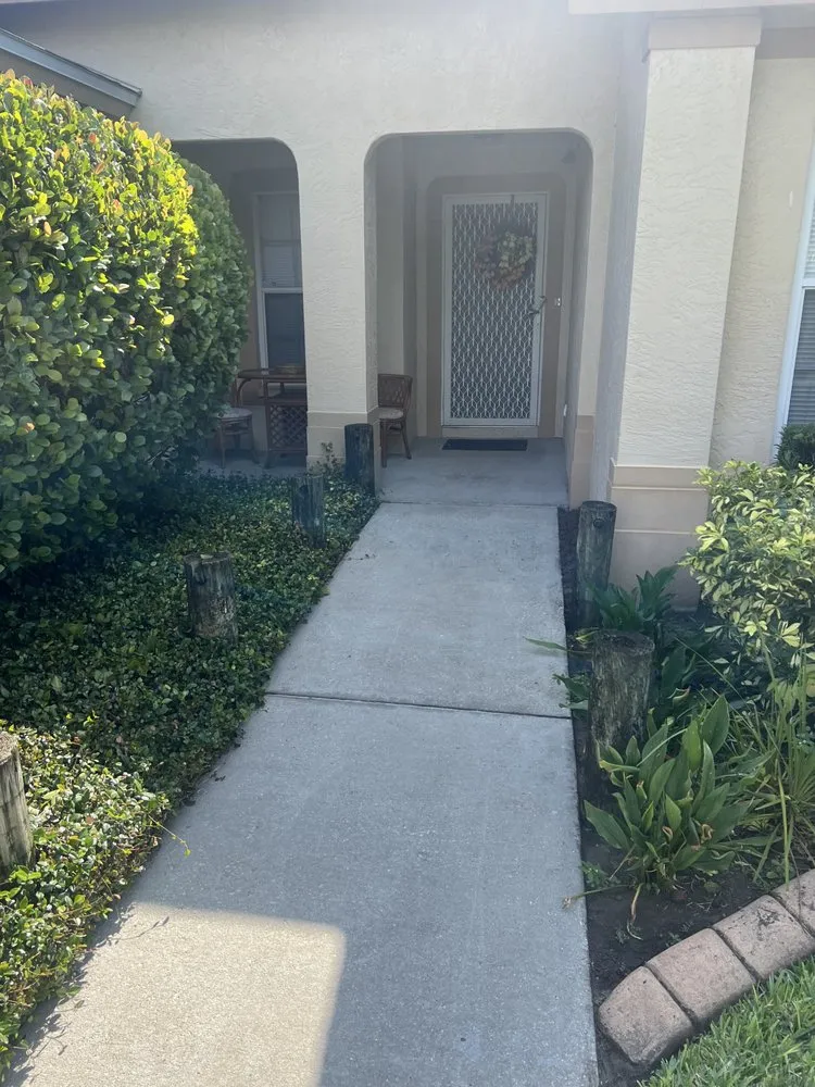 Affordable garden landscaping for beautiful yards in Palmetto, FL by Sir’s Services