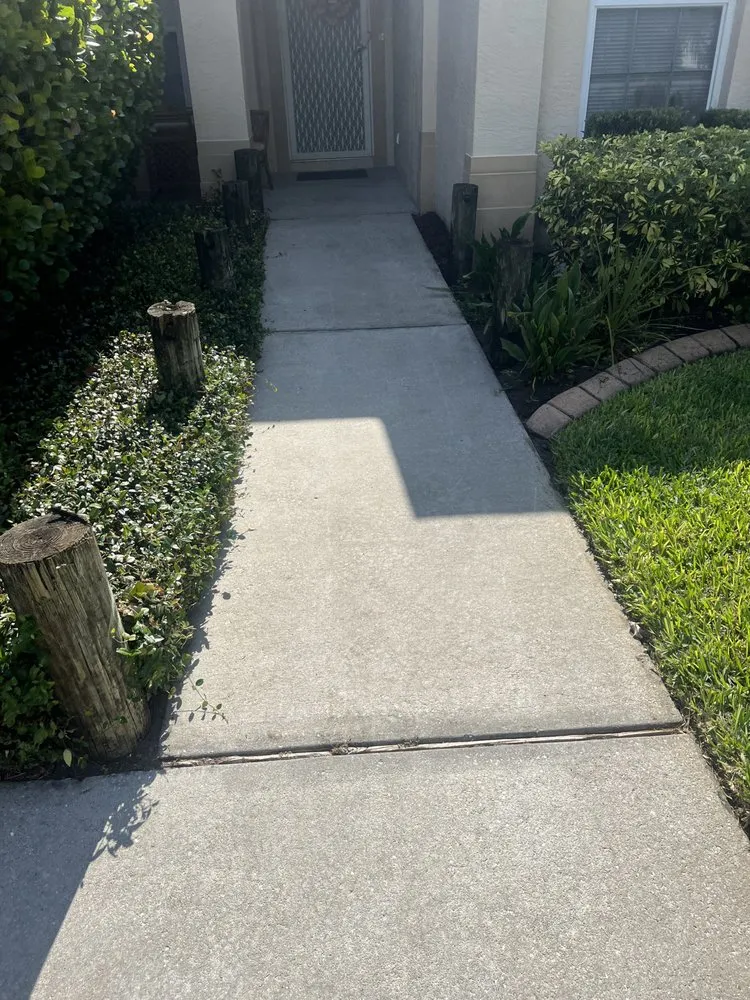 Expert landscaping services in Palmetto, FL by Sir’s Services