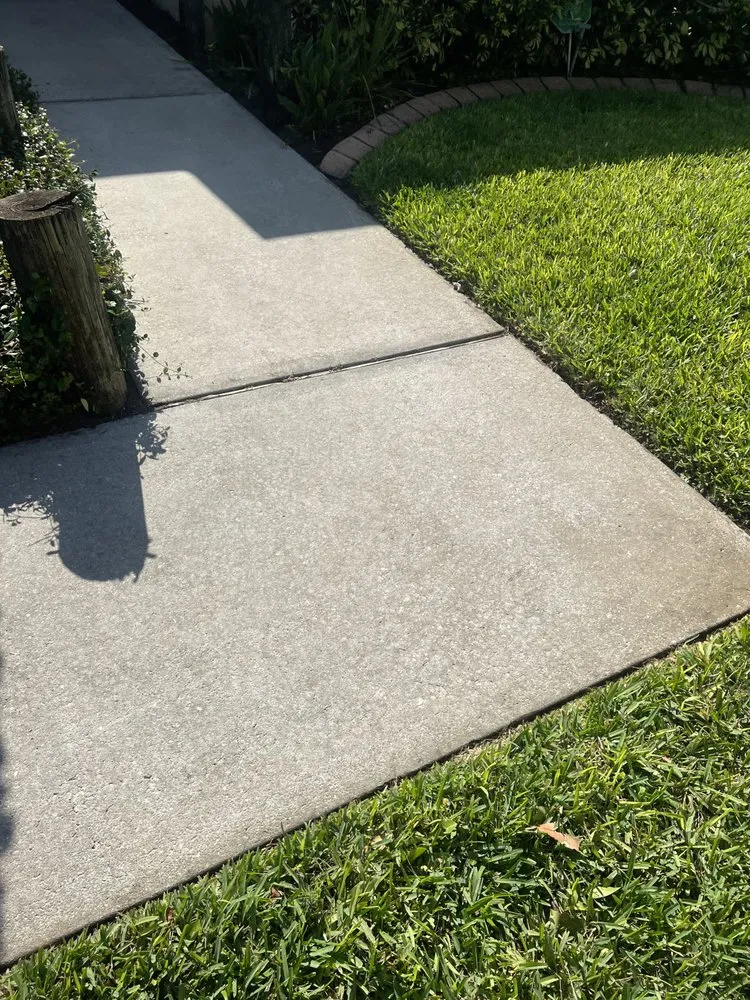 Trusted yard maintenance in Palmetto, FL - Sir’s Services
