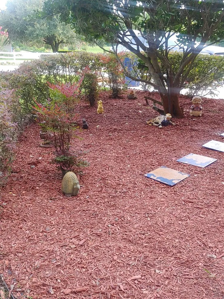 Custom landscape design in Spring Hill, FL - Sissy's Cleaning Service