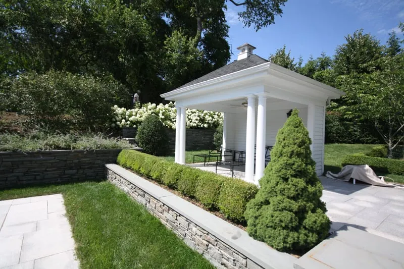 Professional yard cleanup service experts serving Stony Brook, NY - Sitescapes Landscape Design