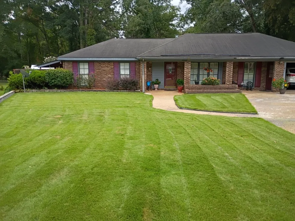 Local lawn care service in Columbus, GA by Sixfigr Lawn Care