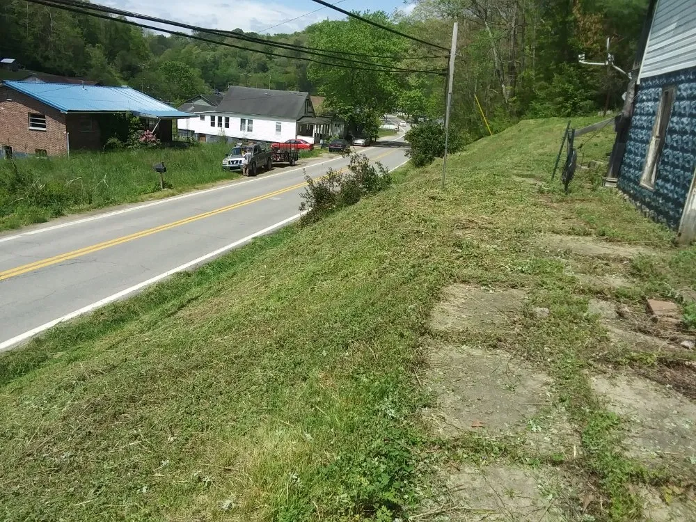 Trusted lawn mowing service experts serving st.albans, WV - SJ Lawn Care Service
