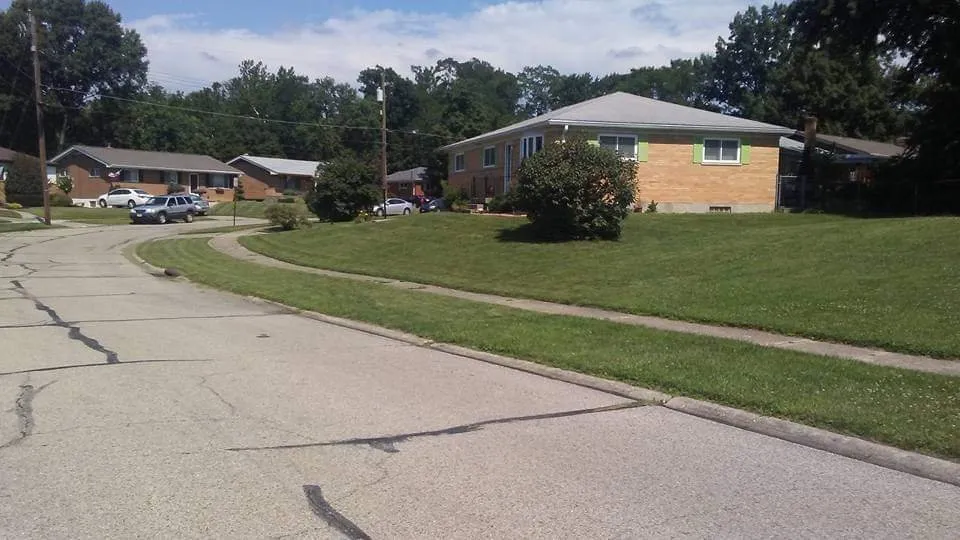 Expert yard maintenance in Cincinnati, OH by S&J Lawn Service