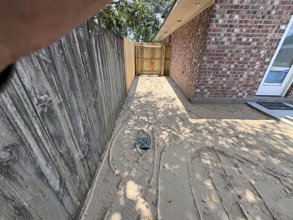 Custom garden landscaping for homes in Lafayette, LA by Skid Pro Services