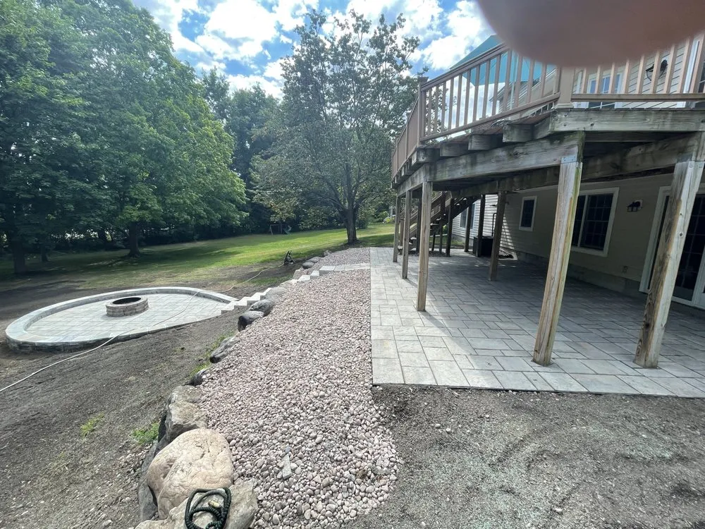 Professional garden landscaping in Syracuse, NY by Skinner Professional Services