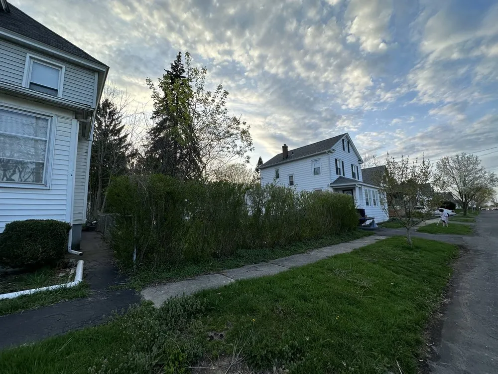 Professional lawn care service in Syracuse, NY - Skinner Professional Services