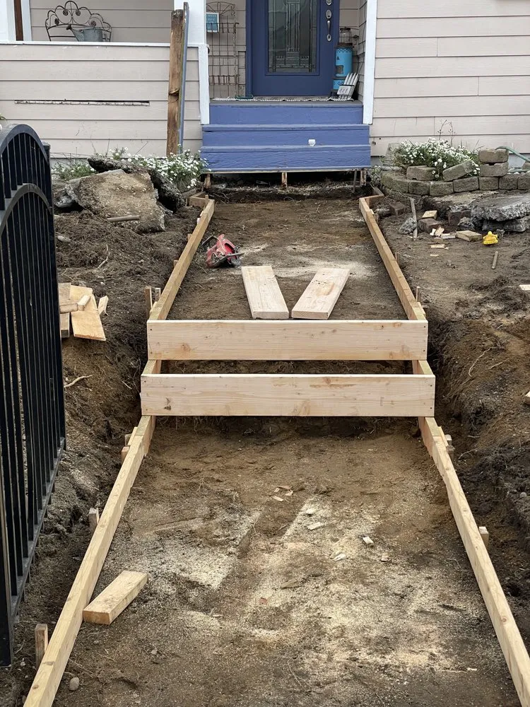 Reliable lawn care service experts serving Lynnwood, WA - Skinny’s Landscaping & Construction