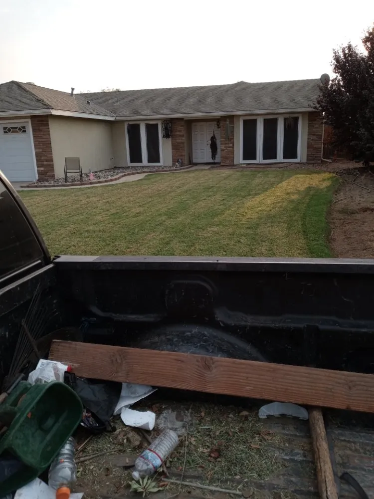 Reliable landscape design experts serving Lemoore, CA - Skittts Yard Detail