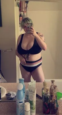 Skylar’s house cleaning and lawn care Logo