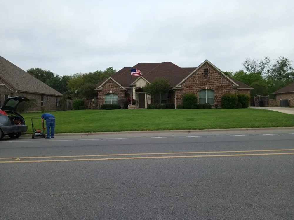 Reliable yard maintenance in Joshua, TX by Skylers Green Team