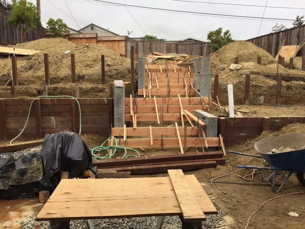 Reliable lawn care service for homes in Redwood City, CA by Skyline Landscapes