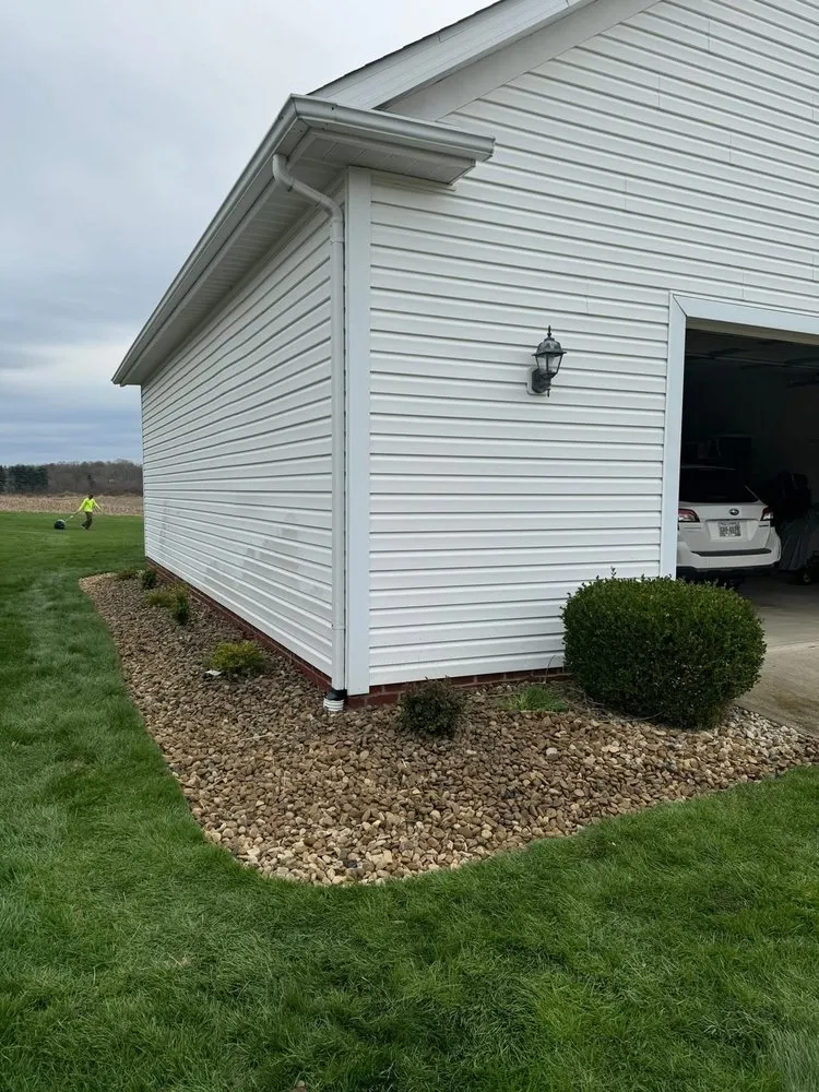 Custom yard maintenance in Canton, OH by Skyline Landscaping