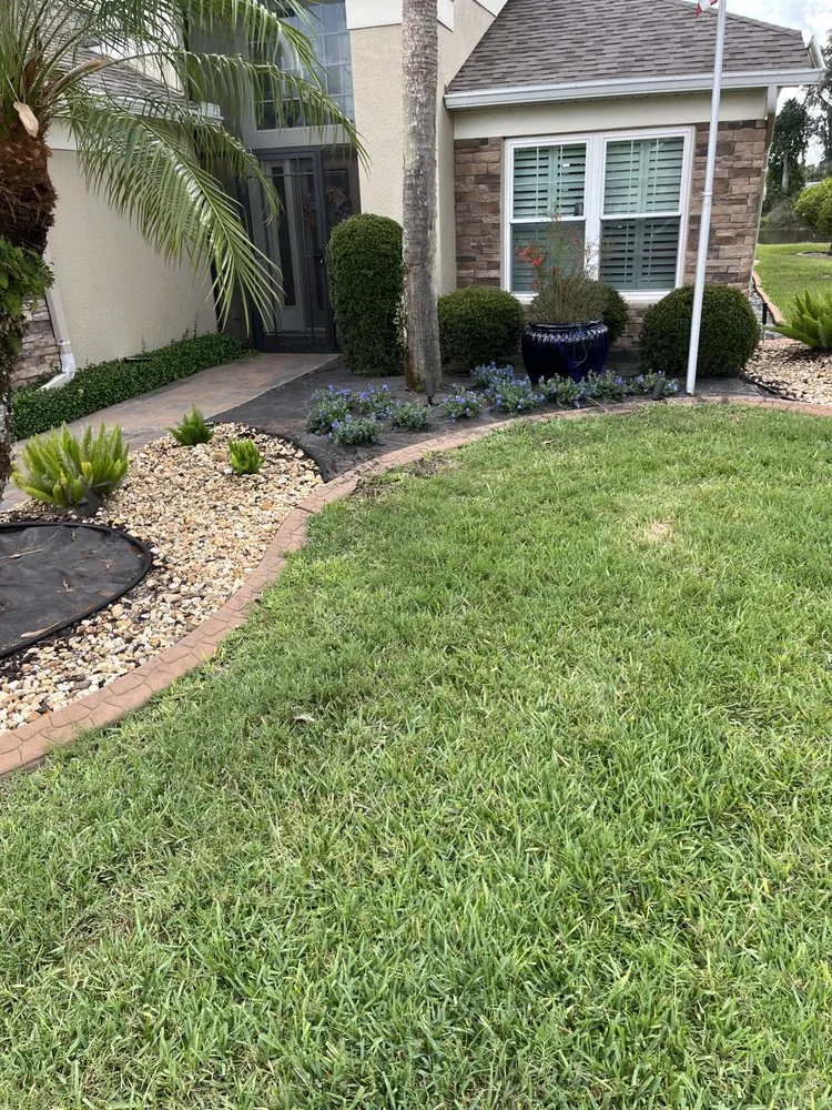 Expert garden landscaping in Auburndale, FL by Skyys The Limit Landscaping